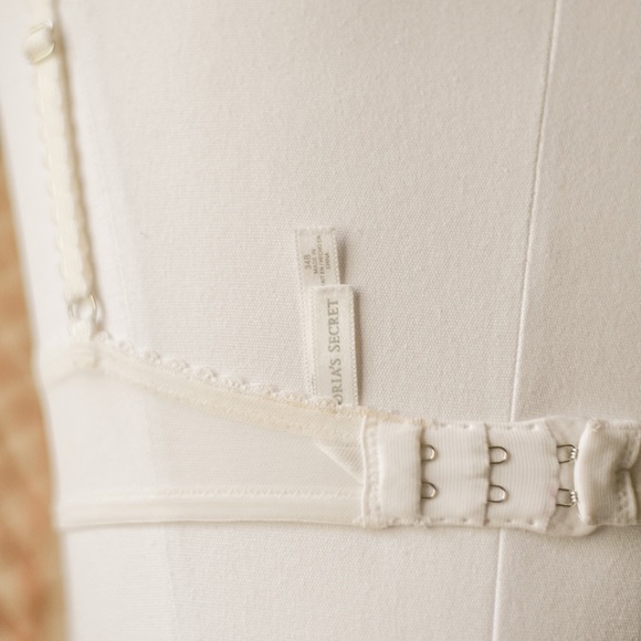 Vintage Victoria’s Secret Bra - Picture 4 of 5